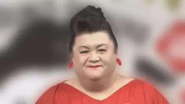 【 マツコ・デラックス 】「首の緊急手術を受け入院中」と報告〝脊髄が圧迫され、手足にしびれ〟