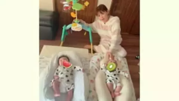 【 中川翔子 】双子に「プーメリー」「足パタパタうれしそう！」　兄→弟の視線で “双子を意識し始めた？”