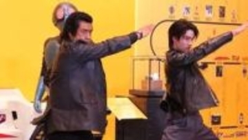 【 藤岡弘、＆藤岡真威人 】父子で仮面ライダー「変身！」一糸乱れぬポーズで会場を圧倒　サイクロン号に跨がり「一瞬であの時がよみがえる」