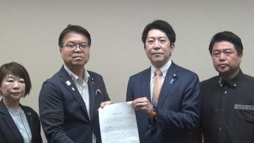 佐藤官房副長官「四重苦となる被災地に一丸となって取り組む」国民民主党から熊本地震の要望受け取り協力呼びかけ