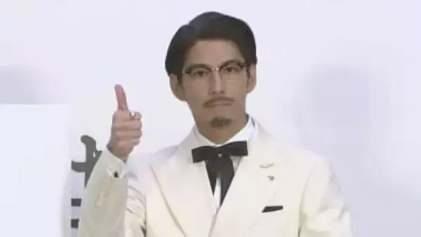 【賀来賢人】まるで大統領演説！ 今度の役柄は〝あの創業者〟「僕は一体誰なんだ…」ふと我に返り照れる姿も