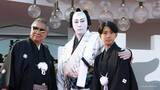 「【市川團十郎＆新之助】親子で『ベネチア映画祭』レッドカーペットに登場！　團十郎さんは “世界三大映画祭 史上初” 歌舞伎衣装で見得を切る」の画像1