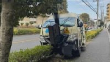 横浜市で幼稚園バスが柱に衝突　運転手（60代）が病院に搬送　園児17人にけがなし