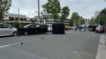 東京・板橋区で乗用車と自転車の事故　警察官2人含む6人病院搬送