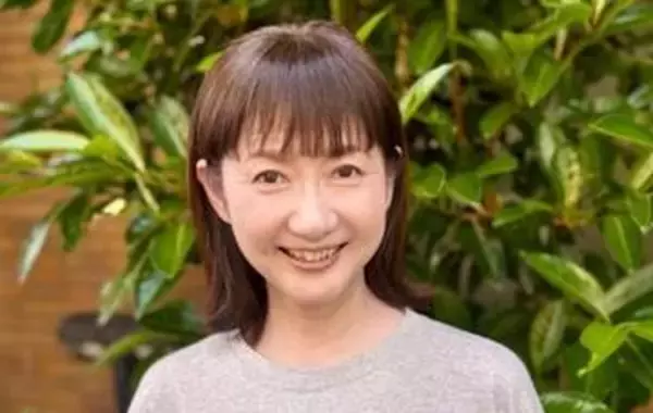 【 がん闘病 】古村比呂さん　「このまっすぐな髪型は　今現在　自分では出来ない髪型なのです」　帯状疱疹で抜けた髪が「抗がん剤の影響でクリクリの癖毛＆短い」