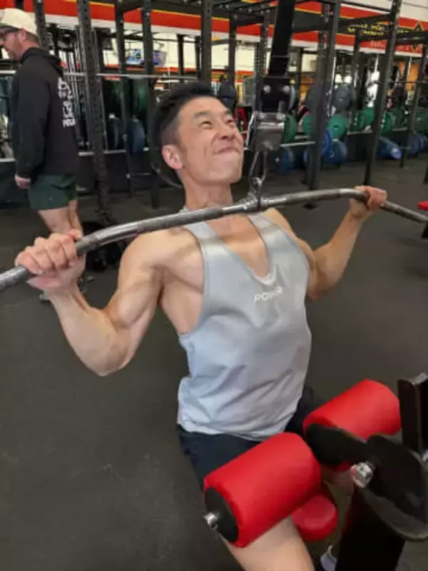 【 なかやまきんに君 】　「背中の筋トレ」　コツをQ＆A形式で伝授　「とても分かりやすい」と好評の声