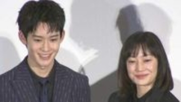 【 菅野美穂 】20歳の節目を迎えた〝息子〟山時聡真を「よしよし！」撫でる　4回目の年女を終えて〝私の節目は50歳〟