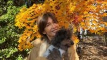 【工藤静香】「紅葉　なんて美しいのだろう」愛犬と秋の風景を満喫するオフショットを公開