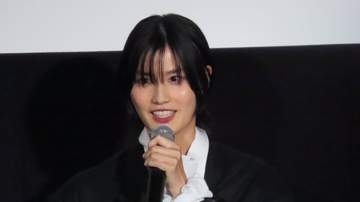 【 橋本愛 】「みなさんも逃げられなくなればいい」客席に恐怖ふりまく舞台挨拶「責任は負えませんけども」