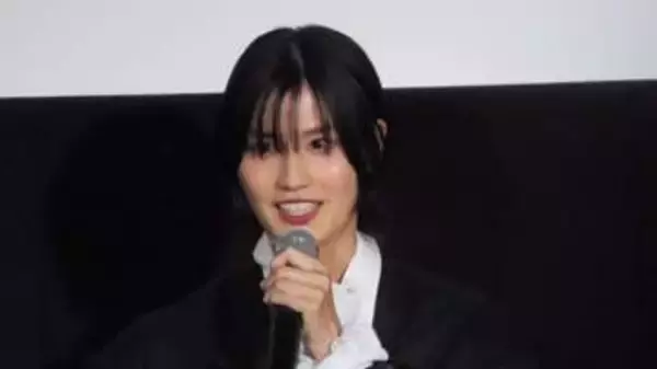 【 橋本愛 】「みなさんも逃げられなくなればいい」客席に恐怖ふりまく舞台挨拶「責任は負えませんけども」