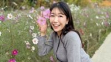 【 穂川果音 】　浜離宮でコスモスを堪能　「寒暖差に気をつけて過ごそうね！」