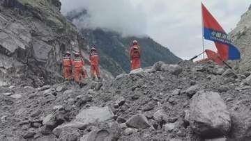 ネパール中国の土石流　中国側の死者が31人に　両国合わせて5000人以上が行方不明