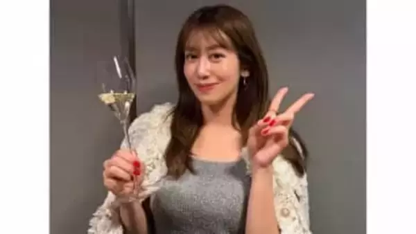 【 中川安奈 】　「こういうときのシャンパンは格別ですね」社会人10周年をシャンパンで乾杯　 “間違い探し”のようなオフショット公開