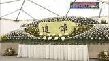 「京アニ放火殺人事件から7年　現場跡地で追悼式、遺族ら約140人参列　事件を後世に伝える碑にも遺族やファンが訪れ祈りささげる」の画像1