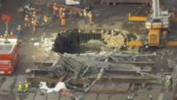 クレーン解体中になぜ？重さ約500トンの「おもり」が鉄板突き破り海まで落下か　JFEスチール工場で足場が崩れ作業員5人落下