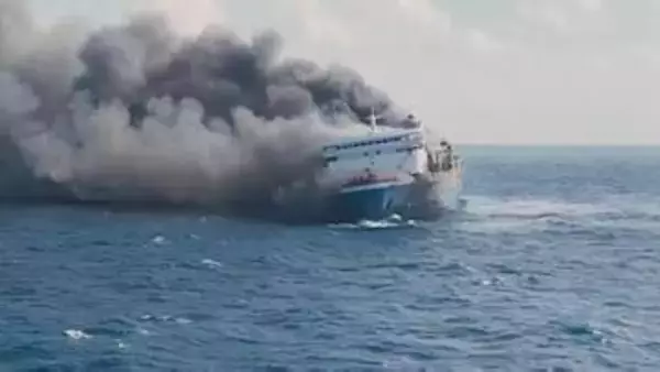 インドネシア沖を航行中のフェリーで火災　5人死亡　28人行方不明