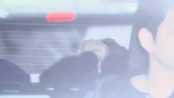 寝ている人から財布やキャッシュカードを盗んだとして27歳の男を逮捕　携帯電話から抜き取ったSIMカードでカードの暗証番号を調べた可能性　警視庁