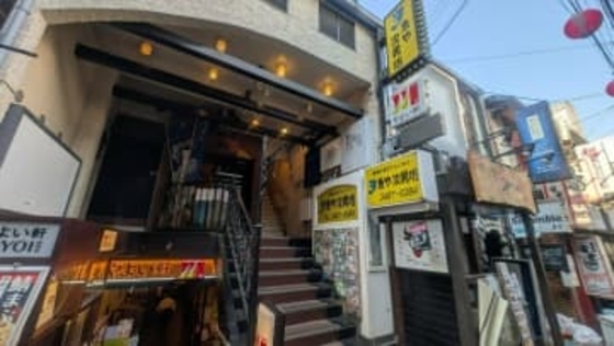 三軒茶屋駅近くのバー従業員の男女5人が目や喉の痛み訴える　いずれも軽症で意識あり　うち3人が病院に搬送　東京・世田谷区