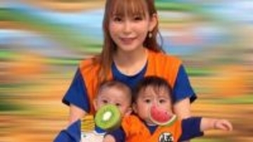 【 中川翔子 】双子〝悟空＆ベジータ〟のコスプレでご満悦「ドラゴンボール服、とどいた！！」背景にAI合成でノリノリ