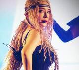 「【 浜崎あゆみ 】 「神戸day1いくぜ!!」　ステージショットにファン反響　「楽しみすぎて吐きそう」「髪型かっこいい」」の画像1