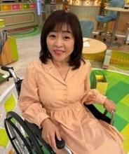 【松本明子】　車いす姿の写真を公開「歩けるようになるまであと一踏ん張りですね」