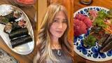 「【 工藤静香 】　大葉とたっぷり薬味で味わうカツオ料理を披露「あ〜カツオ美味しかった」「食べ方色々」玉ねぎ酢漬け＆山盛り香味野菜で手巻き風にもアレンジ」の画像1