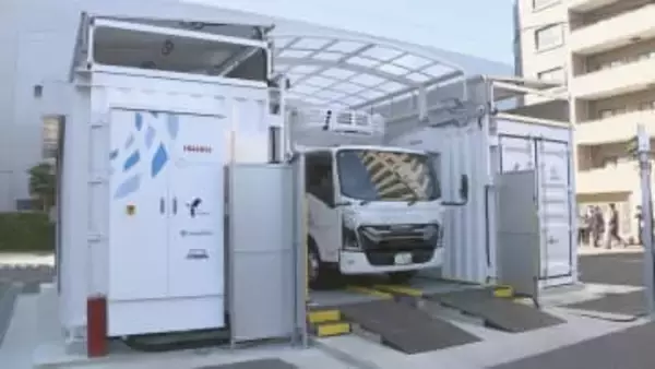 7分で交換完了　いすゞ自動車など バッテリー交換式EVトラックでコンビニ配送の実証実験始まる