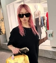 【 倖田來未 】 「ヘアー　おメンテナンス」　ピンク髪のオフショットに反響　「くぅちゃん可愛すぎる❤」「ピンクヘアーキレイすぎる」