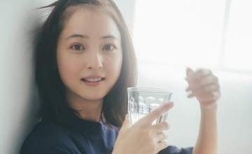 【 佐々木希 】　”気まずいほど佐々木希と目が合いすぎる”　「日めくりカレンダー」のオフショットを大量公開