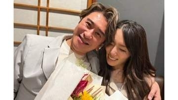 【 川﨑麻世 】　結婚2周年のお祝いに感謝　妻との円満の秘訣明かす「愚痴くらいは全て受け入れてます」