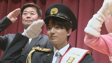 SixTONESの高地優吾さんが神奈川県警旭警察署の一日署長に就任