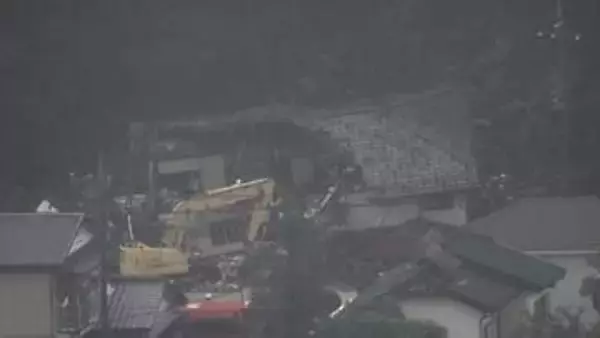 栃木・足利市の土砂崩れ　倒壊の住宅で男性発見も死亡確認