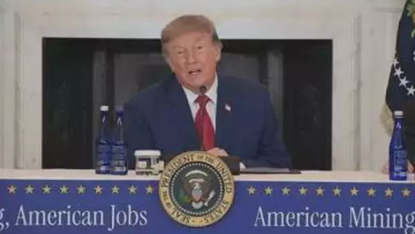 トランプ大統領 FRBクック理事に「解任検討」と通知　最高裁で「即時解任無効」判断受けるも改めて解任図る