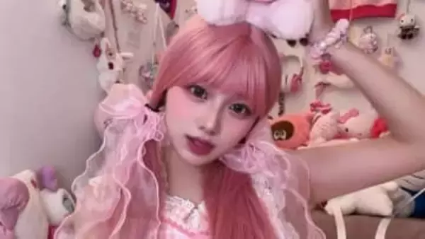 【 辻希美・長女 】希空　ピンク一色〝激変ショット〟公開　「このくらいの髪色の時期があったのはここだけの話」