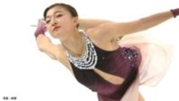 坂本花織が今季世界最高でNHK杯連覇！圧巻演技でファイナル進出決定、地元関西のファン大歓声【フィギュア】