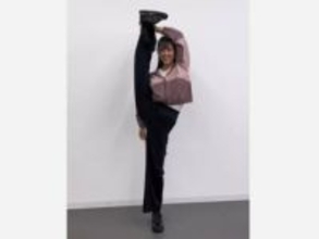 【 岡副麻希 】　驚異のI字バランス披露　「あまりに動きやすいので、試しにひさしぶりにI字バランスをやってみました」
