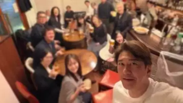 【 川﨑麻世 】妻・花音さんのお店で〝板についてきたお手伝い〟ドリンク・洗い物に「いつでも寿司が握れるように」