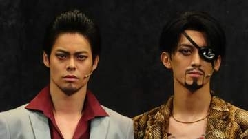 【 舞台「龍が如く」開幕 】桐生：宇野結也は「デカい背中」真島：菊池修司は「胸筋のカット」人気上位10キャラが〝受肉〟して激突