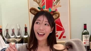 【 穂川果音 】「今年はトナカイです」ワイングラス片手に上機嫌コスプレ 「可愛すぎます」絶賛の声集まる