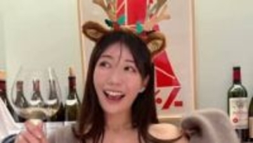 【 穂川果音 】「今年はトナカイです」ワイングラス片手に上機嫌コスプレ 「可愛すぎます」絶賛の声集まる