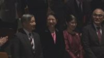 天皇ご一家　バレエ「くるみ割り人形」鑑賞　カーテンコールでは約10分間拍手送り続け