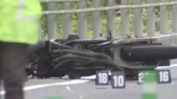 現場で何が？　シカと衝突のバイク男性が後続車にひき逃げされ死亡　目撃者も別のシカと衝突　61歳女を逮捕　群馬・渋川市