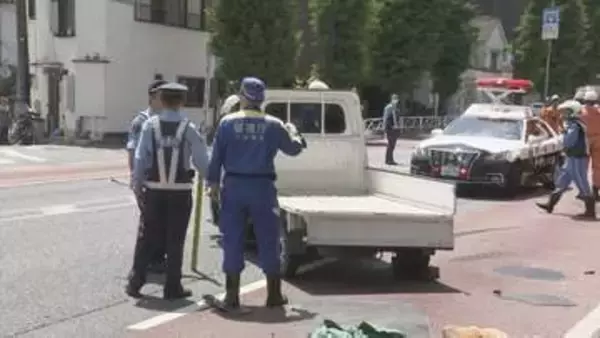 東京・八王子市で軽トラックと乗用車の交通事故　歩行者含む4人が軽傷か　軽トラック右折禁止の交差点を右折しようとしたか