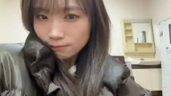 【 秋元真夏 】ワイルドな表情で「このダウンばっかり着てた」　フォロワー反響「大人カッコいい」「カッコつけてても可愛いが勝つ」