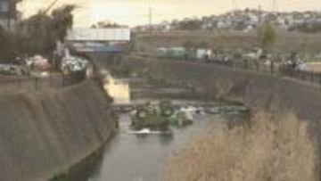 横浜市で重機が川に転落 運転手の60歳男性が搬送先の病院で死亡　警察は原因を捜査