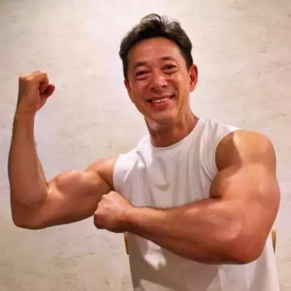 【 西川忠志 】新たに “筋肉ムキムキボディ” 披露「お風呂上がりの一枚です！」　ファン反響「にしかわきんに君やん」「ムキムキですね」「どないしはりました」