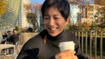 【 大沢たかお 】芸術の秋　美術館の庭カフェで笑顔　展示室に佇むコート姿にフォロワー悶絶「まるで一緒に日展見ているみたい」