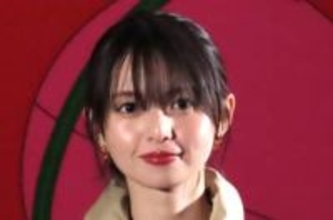 【 齋藤飛鳥 】　90年代イギリスの魅力に触れ　「もっと知りたい」　展覧会をアピール