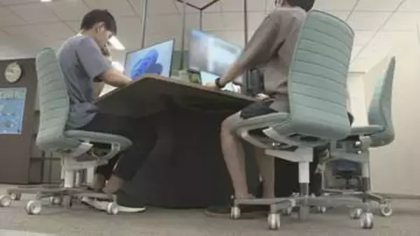 東京都の職員がハーフパンツの姿 通年で服装自由化へ　クールビズ拡大の「東京クールビズ」