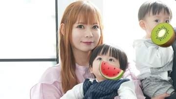 【中川翔子】双子の1歳記念＆家族4人写真を公開「いまだけの瞬間たち！」ファンからは「イケメンすぎる」